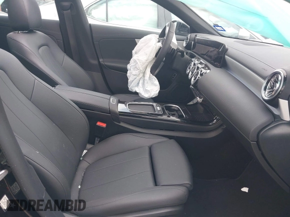 2025 Mercedes-Benz CLA 250 z VIN W1K5J4GB3SN516138, wystawiony jako IAAI lot #41903335 z przebiegiem 12 318 mil mil oraz . Historia ofert i sprzedaży dostępna na DreamBid. Obrazek 5.