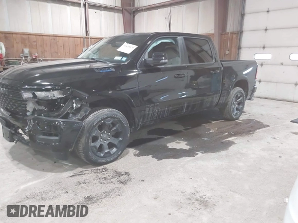 2025 Ram 1500 Big Horn z VIN 1C6RRFFG0SN572588, wystawiony jako IAAI lot #41629079 z przebiegiem 6 675 mil mil oraz . Historia ofert i sprzedaży dostępna na DreamBid. Obrazek 2.