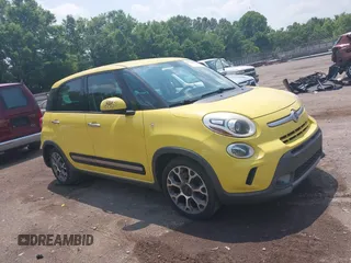 2014 FIAT 500L Trekking z VIN ZFBCFADH3EZ018967, wystawiony jako IAAI lot #42399059 z przebiegiem 153 003 mil mil oraz . Historia ofert i sprzedaży dostępna na DreamBid. Obrazek 1.