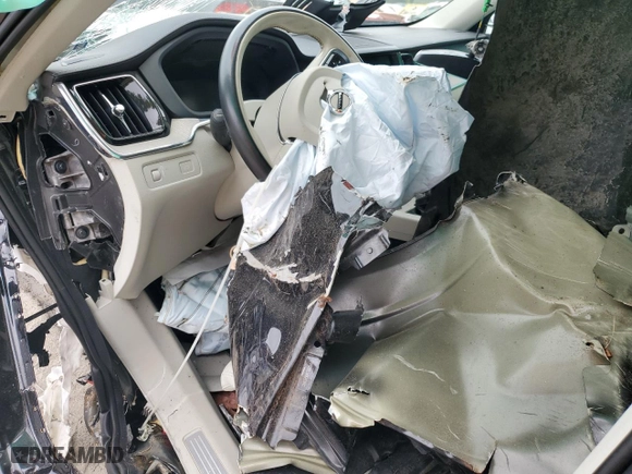 2019 Volvo XC60 Inscription with VIN LYV102RL5KB283742, listed as a Copart auction lot 70336124 with 0 mi miles and Salvage Title. Bid and sale history available at carsss.com. Image 8.