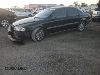 2001 Volvo S80 with VIN YV1TS90D111192677, listed as a Copart auction lot 88263005 with 246,606 mi miles and Salvage Title. Bid and sale history available at carsss.com. Image 1.