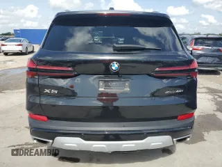 2024 BMW X5 xDrive40i z VIN 5UX23EU01R9T44676, wystawiony jako Copart lot #57216555 z przebiegiem Nie podano mil oraz Tytuł czysty. Historia ofert i sprzedaży dostępna na DreamBid. Obrazek 6.