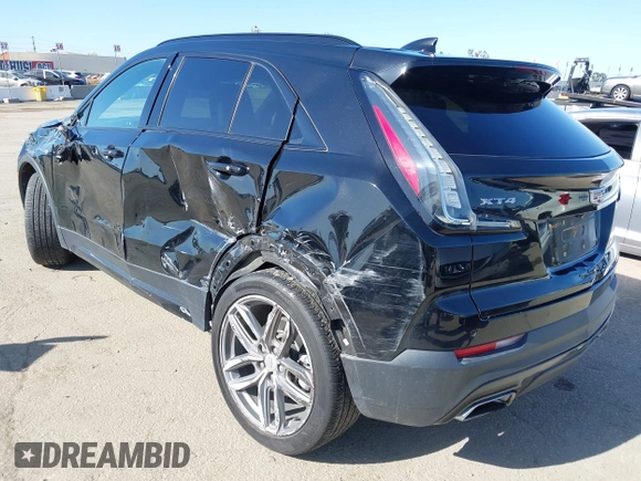 2020 Cadillac XT4 FWD Sport z VIN 1GYFZER49LF021475, wystawiony jako IAAI lot #41962892 z przebiegiem 41 603 mil mil oraz . Historia ofert i sprzedaży dostępna na DreamBid. Obrazek 3.