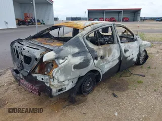2017 Nissan Versa SV z VIN 3N1CN7AP7HL858263, wystawiony jako IAAI lot #42454860 z przebiegiem 82 129 mil mil oraz . Historia ofert i sprzedaży dostępna na DreamBid. Obrazek 4.