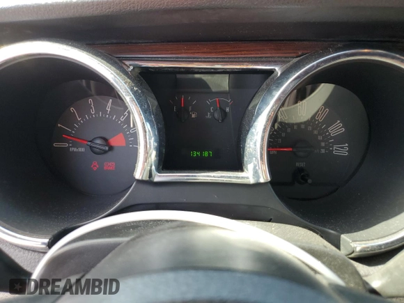 2005 Ford Mustang Deluxe z VIN 1ZVFT84N655177326, wystawiony jako Copart lot #59206775 z przebiegiem 134 187 mil mil oraz Szkoda całkowita • Salvage title. Historia ofert i sprzedaży dostępna na DreamBid. Obrazek 9.