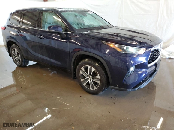 2022 Toyota Highlander XLE with VIN 5TDHZRBH8NS566380, listed as a Copart auction lot 52572785 with 109,103 mi miles and Clean Title. Bid and sale history available at carsss.com. Image 4.