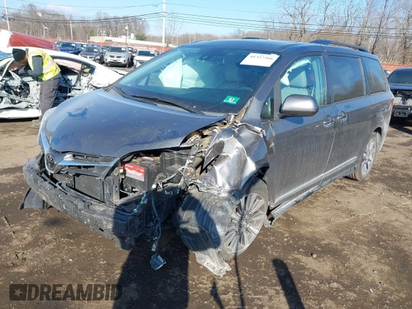 2018 Toyota Sienna XLE with VIN 5TDDZ3DCXJS199733, listed as a IAAI auction lot 41357266 with 66,692 mi miles. Bid and sale history available at carsss.com. Image 21.
