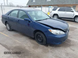 2005 Toyota Camry STD z VIN 4T1BE32K15U026273, wystawiony jako IAAI lot #41815924 z przebiegiem 255 263 mil mil oraz . Historia ofert i sprzedaży dostępna na DreamBid. Obrazek 1.