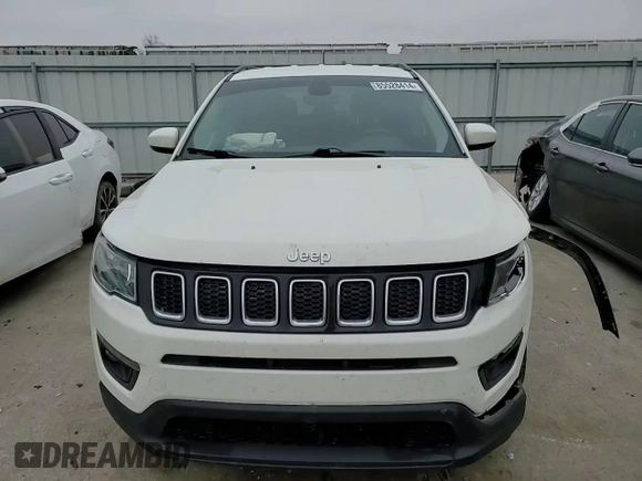 2018 Jeep Compass Latitude z VIN 3C4NJDBBXJT185462, wystawiony jako Copart lot #85528414 z przebiegiem 134 989 mil mil oraz Szkody całkowita. Historia ofert i sprzedaży dostępna na DreamBid. Obrazek 12.