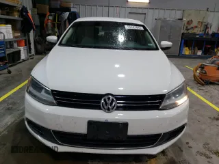 2013 Volkswagen Jetta SE with VIN 3VWDX7AJ3DM443160, listed as a Copart auction lot 55247845 with 334,107 mi miles and Salvage title. Bid and sale history available at DreamBid. Image 5.