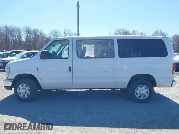 2014 Ford Econoline Passenger XL with VIN 1FBNE3BL1EDA97942, listed as a IAAI auction lot 40899589 with 60,703 mi miles. Bid and sale history available at carsss.com. Image 13.