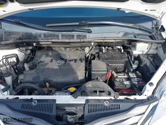 2012 Toyota Sienna XLE AAS with VIN 5TDYK3DC7CS267673, listed as a IAAI auction lot 41493549 with 176,845 mi miles. Bid and sale history available at carsss.com. Image 10.