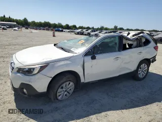 2018 Subaru Outback Premium z VIN 4S4BSAFC8J3349025, wystawiony jako Copart lot #58868575 z przebiegiem Nie podano mil oraz Szkoda całkowita • Salvage title. Historia ofert i sprzedaży dostępna na DreamBid. Obrazek 1.