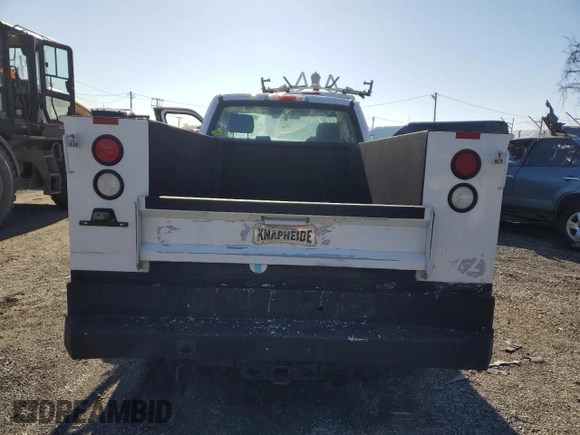 2017 Ford F-250 XL z VIN 1FTBF2A60HEC94844, wystawiony jako Copart lot #47360805 z przebiegiem 116 648 mil mil oraz Szkoda całkowita • Salvage title. Historia ofert i sprzedaży dostępna na DreamBid. Obrazek 6.
