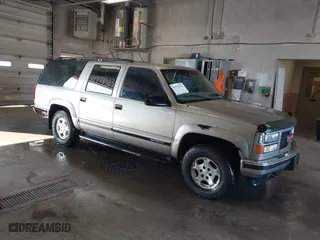 1999 GMC Suburban with VIN 3GKFK16R7XG549530, listed as a IAAI auction lot 41778323 with 174,866 mi miles. Bid and sale history available at carsss.com. Image 1.