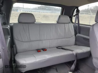 1998 Chrysler Town & Country LXi with VIN 1C4GP64L8WB589426, listed as a IAAI auction lot 41535344 with 132,466 mi miles. Bid and sale history available at carsss.com. Image 17.