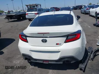 2023 Toyota 86 z VIN JF1ZNBC13P8762393, wystawiony jako IAAI lot #42202061 z przebiegiem 9 870 mil mil oraz . Historia ofert i sprzedaży dostępna na DreamBid. Obrazek 17.