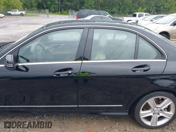 2011 Mercedes-Benz C 300 Sport с VIN WDDGF5EB7BR170896, выставлен на аукционе IAAI как лот 42624546 с пробегом 97 649 миль миль и . История ставок и продаж доступна на DreamBid. Изображение 14.