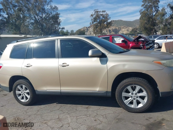 2011 Toyota Highlander with VIN 5TDZK3EH5BS042262, listed as a IAAI auction lot 41868350 with 239,202 mi miles. Bid and sale history available at carsss.com. Image 13.