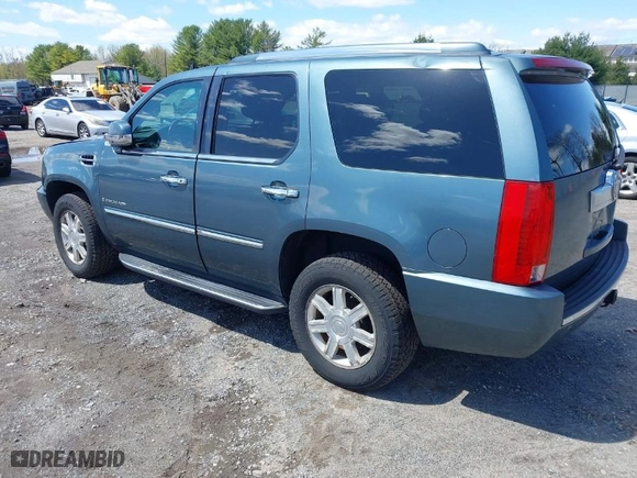 2008 Cadillac Escalade with VIN 1GYFK63868R121254, listed as a IAAI auction lot 41975940 with 110,822 mi miles. Bid and sale history available at carsss.com. Image 3.