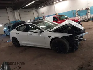 2022 Tesla Model S z VIN 5YJSA1E59NF493914, wystawiony jako IAAI lot #41626020 z przebiegiem Nie podano mil oraz . Historia ofert i sprzedaży dostępna na DreamBid. Obrazek 13.