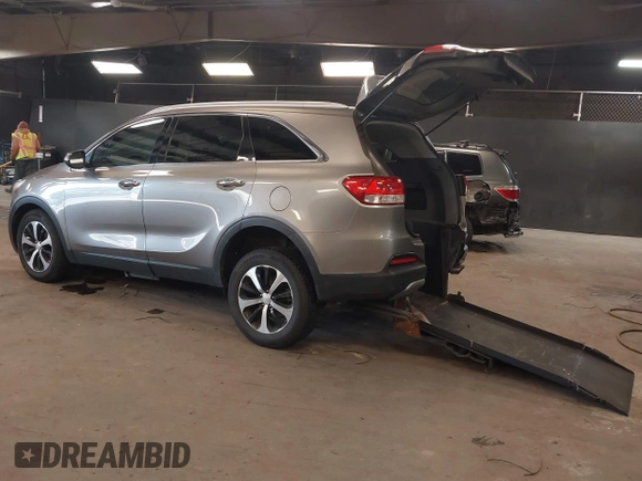 2016 Kia Sorento EX with VIN 5XYPH4A19GG033153, listed as a IAAI auction lot 41750622 with 118,044 mi miles. Bid and sale history available at carsss.com. Image 3.