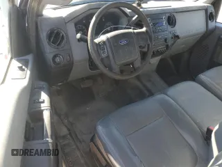 2013 Ford F-250 XL z VIN 1FT7X2A62DEB03759, wystawiony jako Copart lot #84110354 z przebiegiem 242 637 mil mil oraz Szkoda całkowita • Salvage title. Historia ofert i sprzedaży dostępna na DreamBid. Obrazek 8.