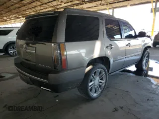 2012 Cadillac Escalade Premium z VIN 1GYS4CEF9CR225037, wystawiony jako Copart lot #50270415 z przebiegiem 172 483 mil mil oraz Szkody całkowita. Historia ofert i sprzedaży dostępna na DreamBid. Obrazek 3.
