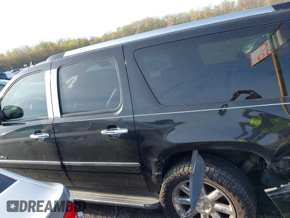 2011 GMC Yukon XL Denali with VIN 1GKS1MEF7BR271098, listed as a IAAI auction lot 42064073 with 218,601 mi miles. Bid and sale history available at carsss.com. Image 14.