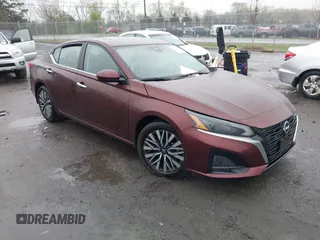2024 Nissan Altima SV z VIN 1N4BL4DV0RN400000, wystawiony jako IAAI lot #42013631 z przebiegiem 4 367 mil mil oraz . Historia ofert i sprzedaży dostępna na DreamBid. Obrazek 1.