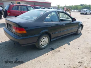 1996 Honda Civic DX z VIN 1HGEJ6122TL081822, wystawiony jako IAAI lot #42364331 z przebiegiem 121 686 mil mil oraz . Historia ofert i sprzedaży dostępna na DreamBid. Obrazek 4.