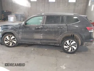 2024 Volkswagen Atlas SE z VIN 1V2KR2CA2RC504915, wystawiony jako IAAI lot #41417206 z przebiegiem 39 238 mil mil oraz . Historia ofert i sprzedaży dostępna na DreamBid. Obrazek 14.