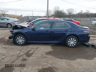 2021 Toyota Camry Hybrid LE with VIN 4T1C31AKXMU565585, listed as a IAAI auction lot 41057955 with 31,976 mi miles. Bid and sale history available at carsss.com. Image 15.