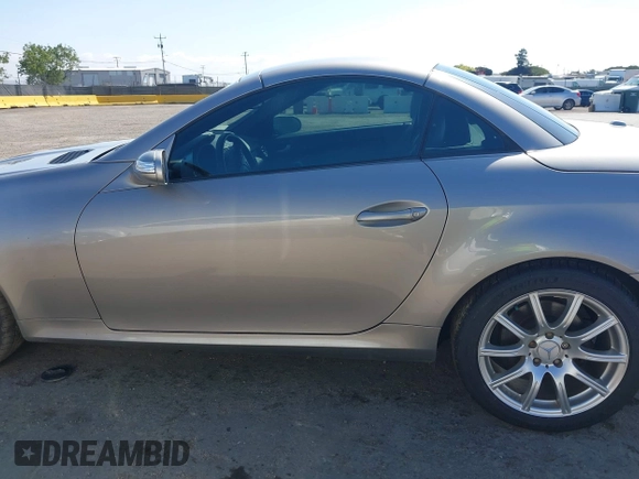 2006 Mercedes-Benz SLK 350 with VIN WDBWK56FX6F121510, listed as a IAAI auction lot 42086081 with 88,615 mi miles and . Bid and sale history available at DreamBid. Image 15.