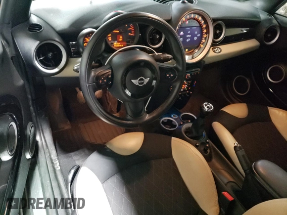 2015 MINI Convertible z VIN WMWZN3C59FT266929, wystawiony jako Copart lot #57264985 z przebiegiem 110 200 mil mil oraz Szkoda całkowita • Salvage title. Historia ofert i sprzedaży dostępna na DreamBid. Obrazek 8.