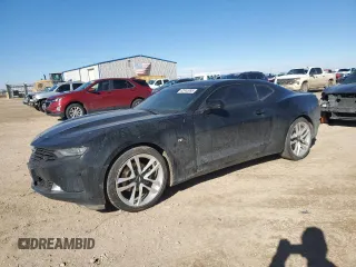 2020 Chevrolet Camaro 2LT z VIN 1G1FC1RS8L0124834, wystawiony jako Copart lot #42945095 z przebiegiem 48 547 mil mil oraz Szkoda całkowita • Salvage title. Historia ofert i sprzedaży dostępna na DreamBid. Obrazek 1.