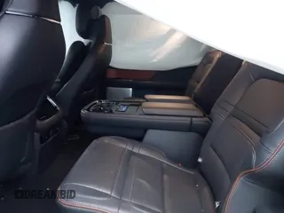 2022 Lincoln Navigator Black Label z VIN 5LMJJ3TT2NEL13739, wystawiony jako IAAI lot #41296594 z przebiegiem 58 116 mil mil oraz . Historia ofert i sprzedaży dostępna na DreamBid. Obrazek 8.