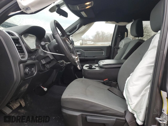 2022 Ram 2500 Big Horn z VIN 3C6UR5JL0NG239202, wystawiony jako Copart lot #53045565 z przebiegiem 64 839 mil mil oraz Szkoda całkowita • Salvage title. Historia ofert i sprzedaży dostępna na DreamBid. Obrazek 7.