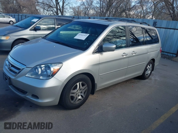 2005 Honda Odyssey EX-L with VIN 5FNRL38615B062427, listed as a IAAI auction lot 41922322 with 194,837 mi miles. Bid and sale history available at carsss.com. Image 2.