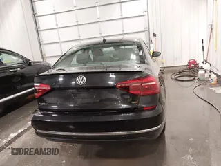 2019 Volkswagen Passat Wolfsburg Edition z VIN 1VWLA7A36KC004077, wystawiony jako IAAI lot #42164379 z przebiegiem 50 498 mil mil oraz . Historia ofert i sprzedaży dostępna na DreamBid. Obrazek 17.
