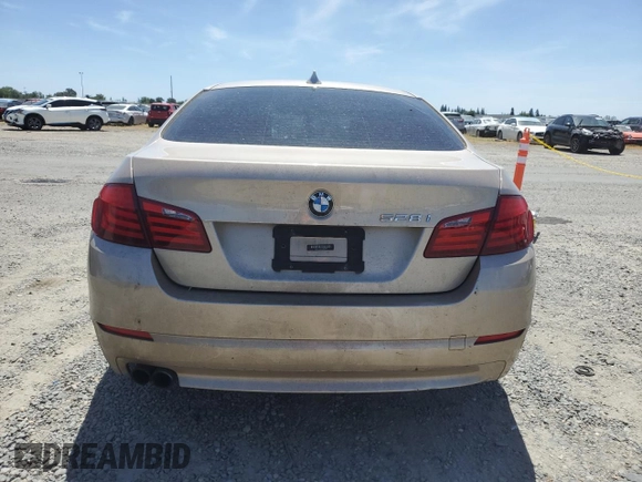 2012 BMW 5 Series 528i z VIN WBAXG5C59CDW85348, wystawiony jako Copart lot #57180545 z przebiegiem 135 725 mil mil oraz Szkoda całkowita • Salvage title. Historia ofert i sprzedaży dostępna na DreamBid. Obrazek 6.