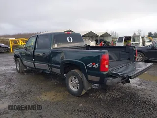 2003 Chevrolet Silverado 1500HD LS z VIN 1GCGK13U33F209456, wystawiony jako IAAI lot #41319790 z przebiegiem 230 974 mil mil oraz . Historia ofert i sprzedaży dostępna na DreamBid. Obrazek 3.
