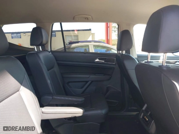 2019 Volkswagen Atlas 3.6L V6 SE w/Technology with VIN 1V2WR2CA4KC548972, listed as a IAAI auction lot 38864324 with 1 mi miles. Bid and sale history available at carsss.com. Image 8.