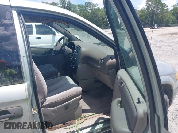 2003 Dodge Caravan SE with VIN 1D4GP25323B208661, listed as a IAAI auction lot 42766140 with 217,025 mi miles and . Bid and sale history available at DreamBid. Image 5.
