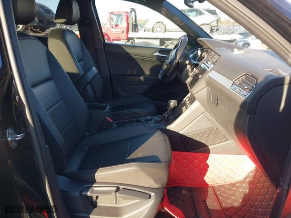 2021 Volkswagen Tiguan SE with VIN 3VV2B7AX1MM111328, listed as a IAAI auction lot 41457622 with 30,236 mi miles. Bid and sale history available at carsss.com. Image 5.
