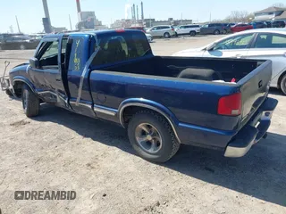 2002 Chevrolet S-10 LS with VIN 1GCCS19W328199974, listed as a IAAI auction lot 41986953 with 194,097 mi miles. Bid and sale history available at carsss.com. Image 3.
