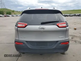 2016 Jeep Cherokee Altitude z VIN 1C4PJMCB7GW308936, wystawiony jako Copart lot #59229035 z przebiegiem 124 087 mil mil oraz Szkoda całkowita • Salvage title. Historia ofert i sprzedaży dostępna na DreamBid. Obrazek 6.