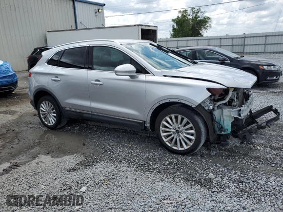 2019 Lincoln MKC Standard z VIN 5LMCJ1C95KUL08943, wystawiony jako Copart lot #54891185 z przebiegiem 88 153 mil mil oraz Szkoda całkowita • Salvage title. Historia ofert i sprzedaży dostępna na DreamBid. Obrazek 4.
