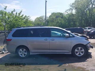 2018 Toyota Sienna LE Auto Access Seat with VIN 5TDKZ3DC9JS904884, listed as a IAAI auction lot 42132992 with 157,974 mi miles and . Bid and sale history available at DreamBid. Image 14.