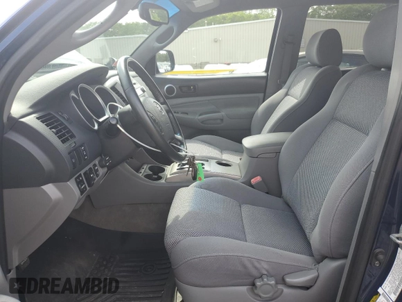 2005 Toyota Tacoma z VIN 5TEMU52N55Z126664, wystawiony jako Copart lot #58775425 z przebiegiem 233 069 mil mil oraz Szkoda całkowita • Salvage title. Historia ofert i sprzedaży dostępna na DreamBid. Obrazek 7.